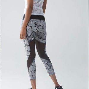 Lululemon mesh crops size 6